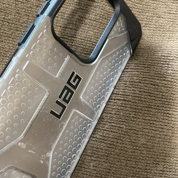 UAG cellphone case for S20 ultra - Picture 4 of 5